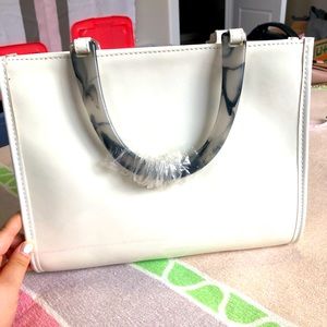 NWOT NM WHITE FAUX LEATHER HANDBAG
